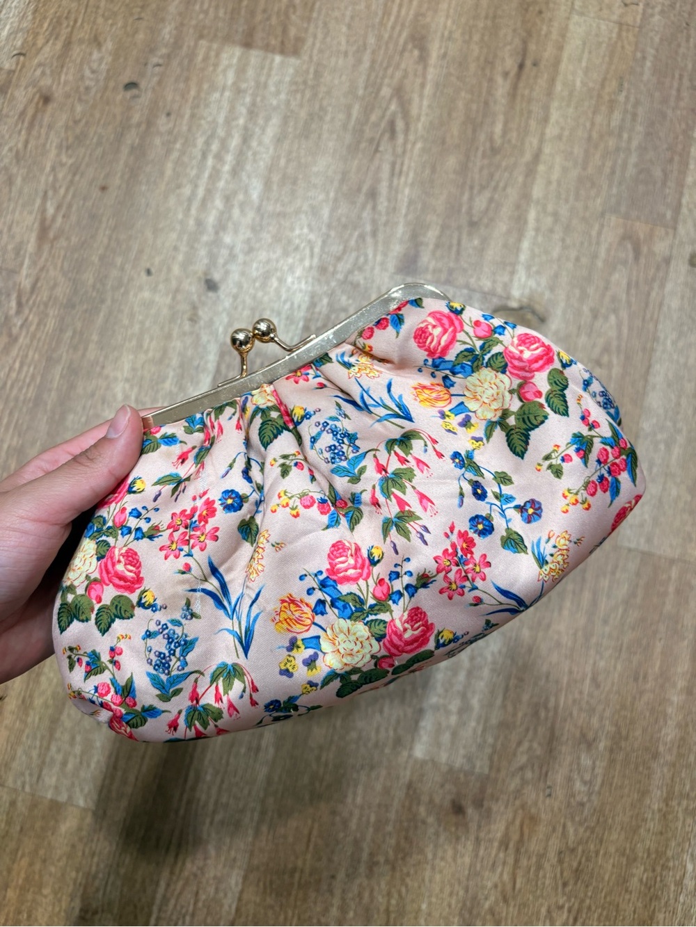 Floral Satin Kiss-Lock Clutch Bag in Pink